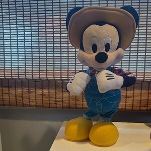 Big Disney Mickey Mouse sings old McDonald!